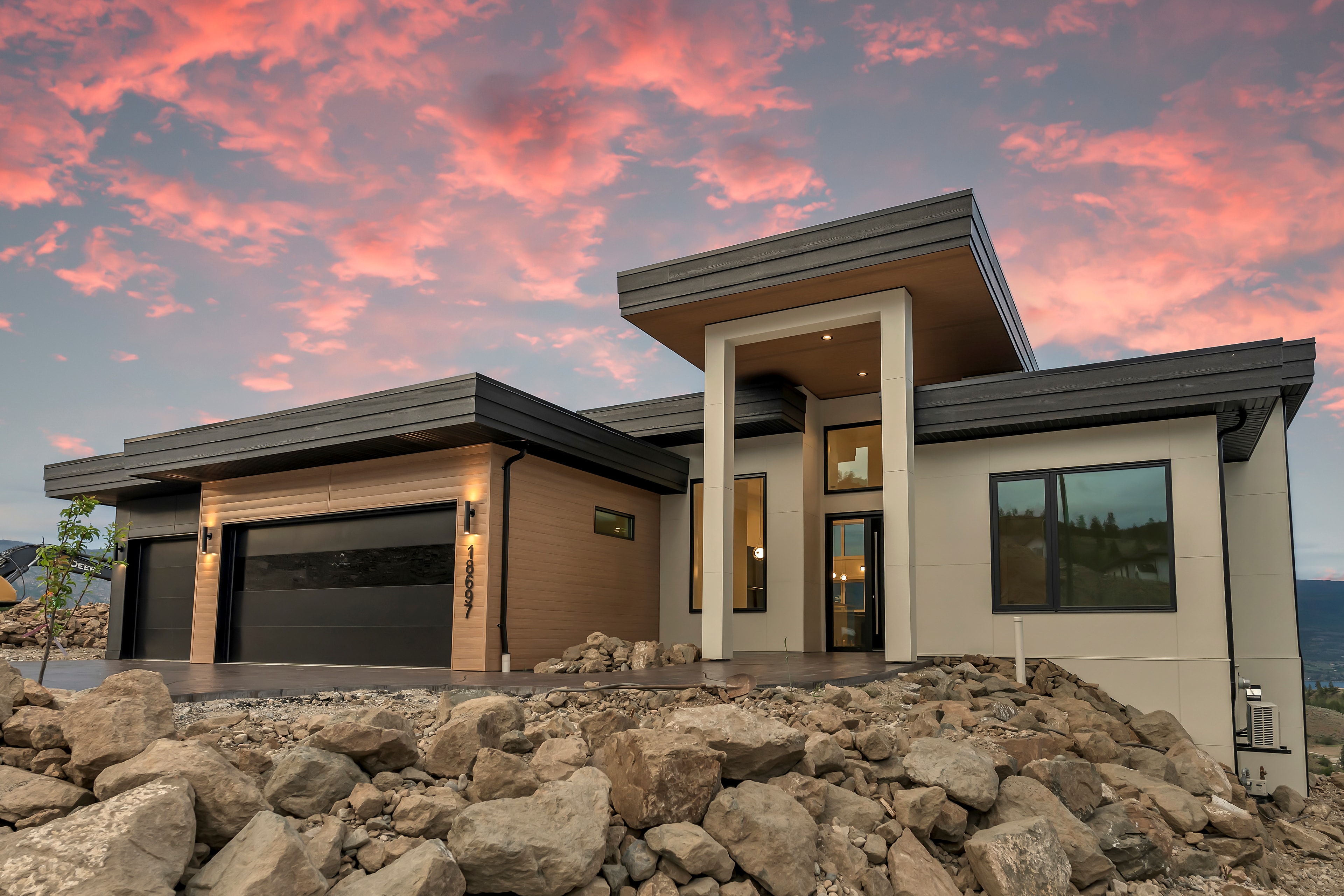 Summerland Luxury Residence — kitchen with Okanagan Lake view